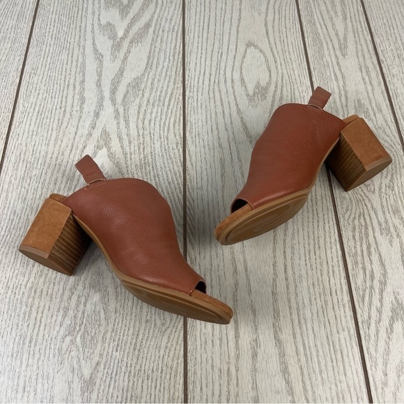 Gentle Souls Women's Charlene Hooded Slingback Sandals 7M Cognac Leather $199 - Picture 5 of 9